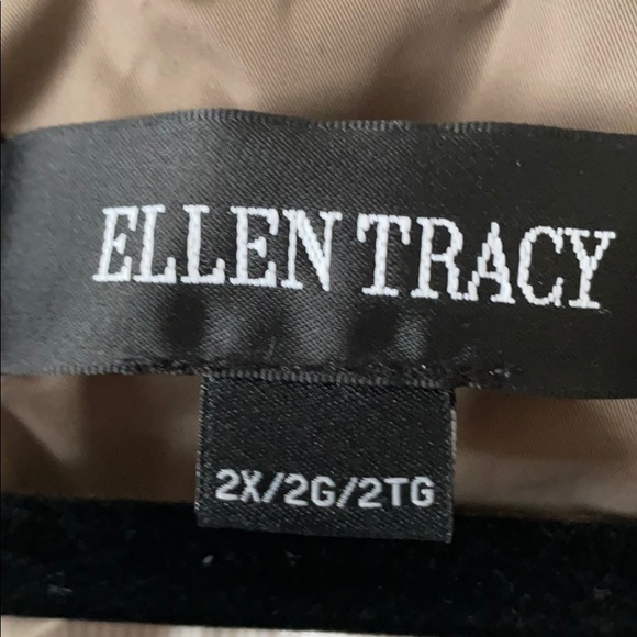 Adjustable sleeve and hood Ellen Tracy Trench Coat - Picture 10 of 11